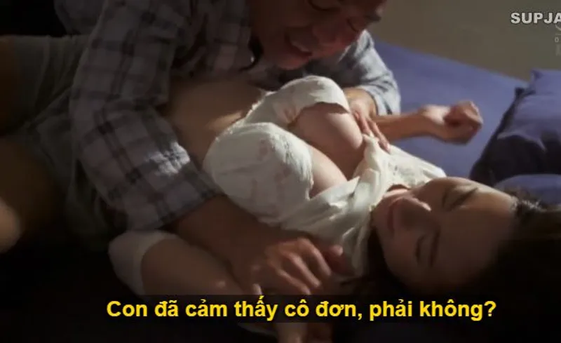 Thấy con trai mãi mê công việc để bạn gái của con trai cô đơn, bố anh xã làm liều đè trả bài con dâu